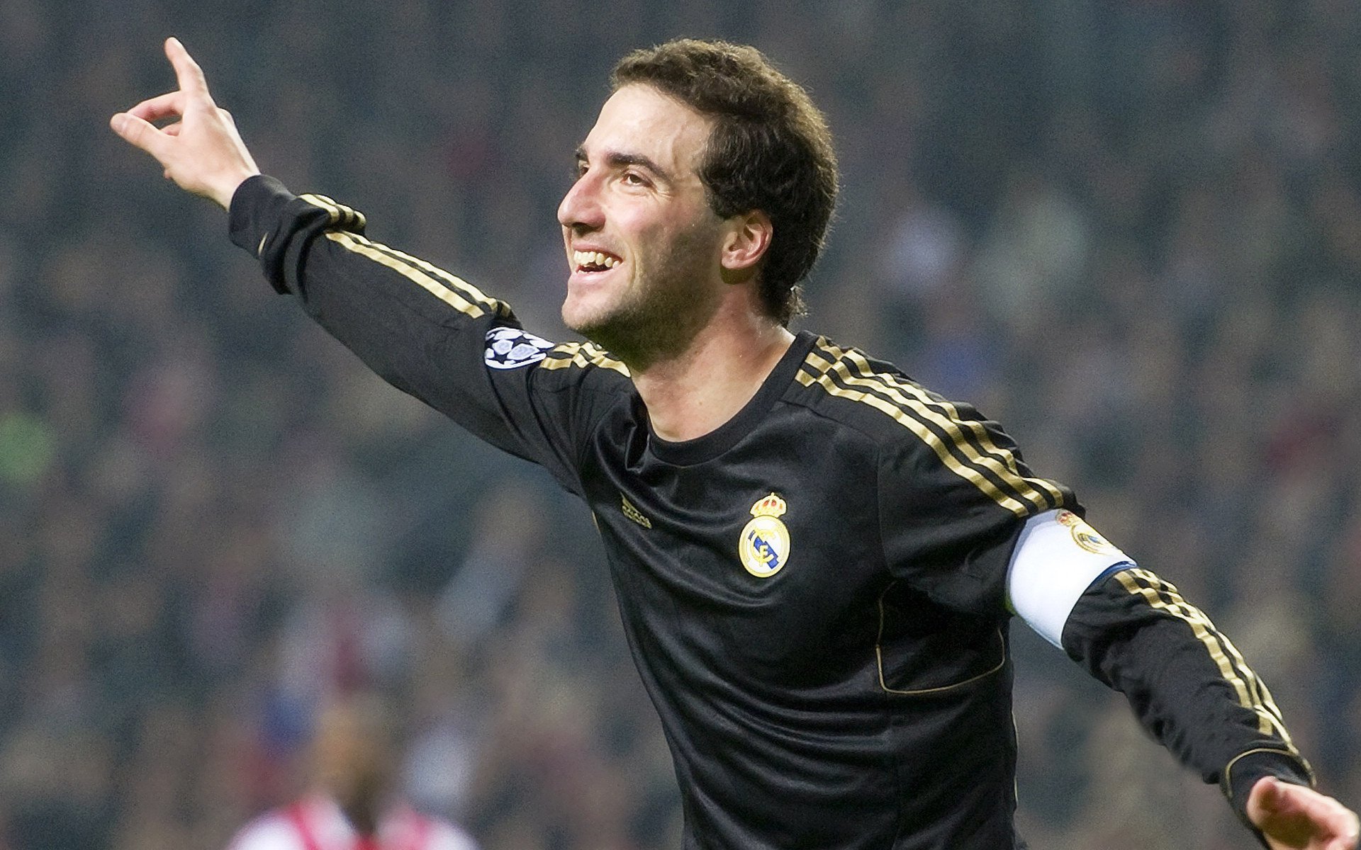 开云体育平台APP-赛道上的毫厘之争，勒克莱尔关键制胜，迈凯伦险胜梅赛德斯